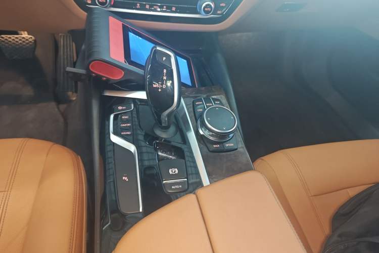 Used BMW 5 Series 2018 528Li Launch Special Edition Gear Lever