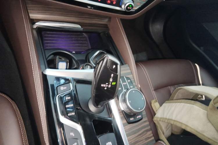 Used BMW 5 Series 2018 Facelifted 530Li Luxury Edition Premium Package Gear Lever