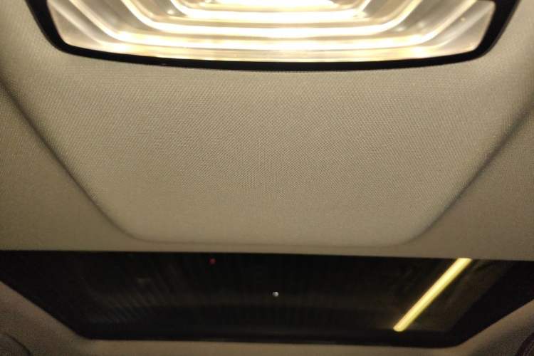 Used BMW 5 Series 2018 525Li Luxury Package Headliner