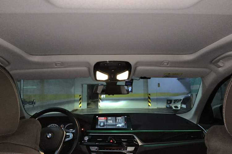 Used BMW 5 Series 2018 525Li Luxury Package Headliner