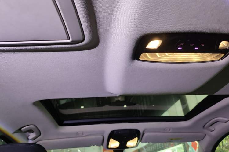 Used BMW 5 Series 2018 525Li Luxury Package Headliner