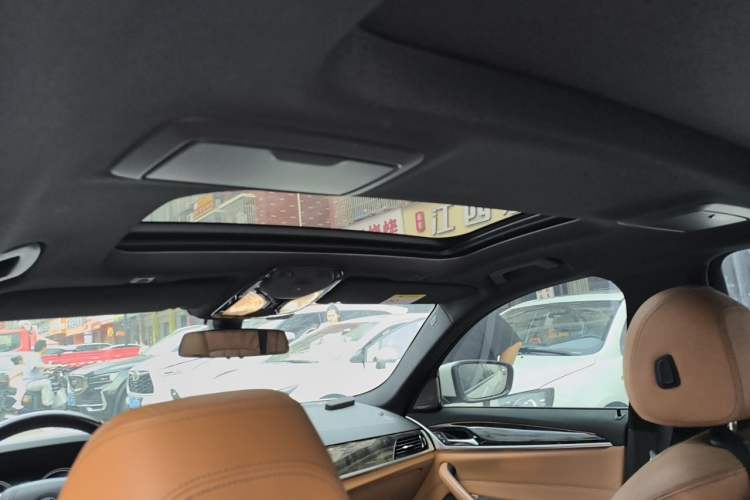 Used BMW 5 Series 2018 Restyled 530Li Leading Edition M Sport Package Headliner