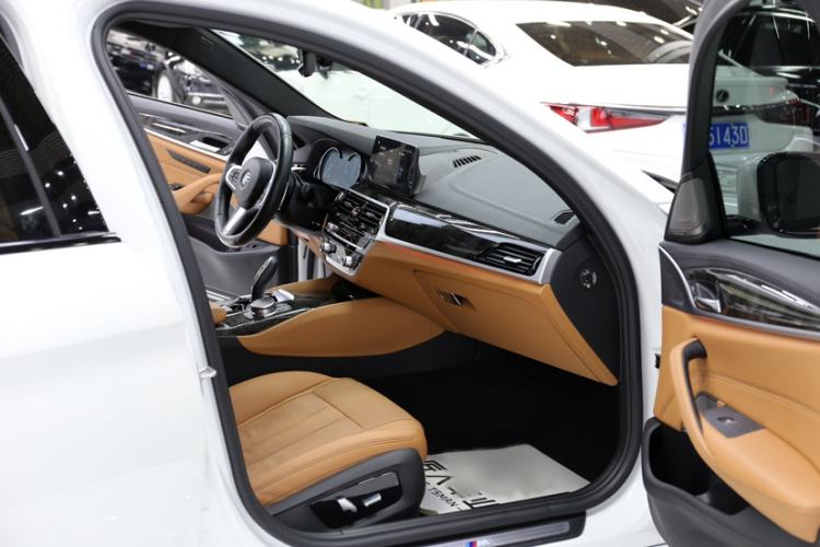 Used BMW 5 Series 2018 Restyled 530Li Luxury Edition M Sport Package Interior 1