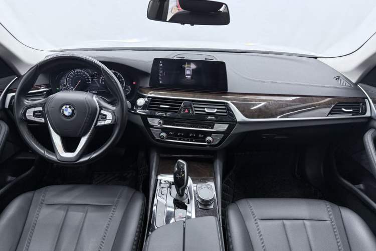 Used BMW 5 Series 2018 525Li Luxury Package Interior 1
