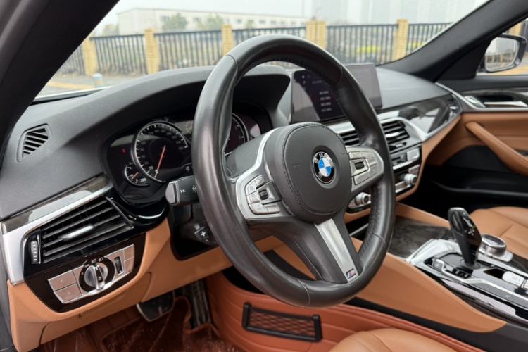 Used BMW 5 Series 2018 530Li Leading Model M Sport Package Interior 1