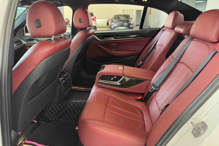 Used BMW 5 Series 2018 Facelifted 530Li xDrive M Sport Package Interior 10
