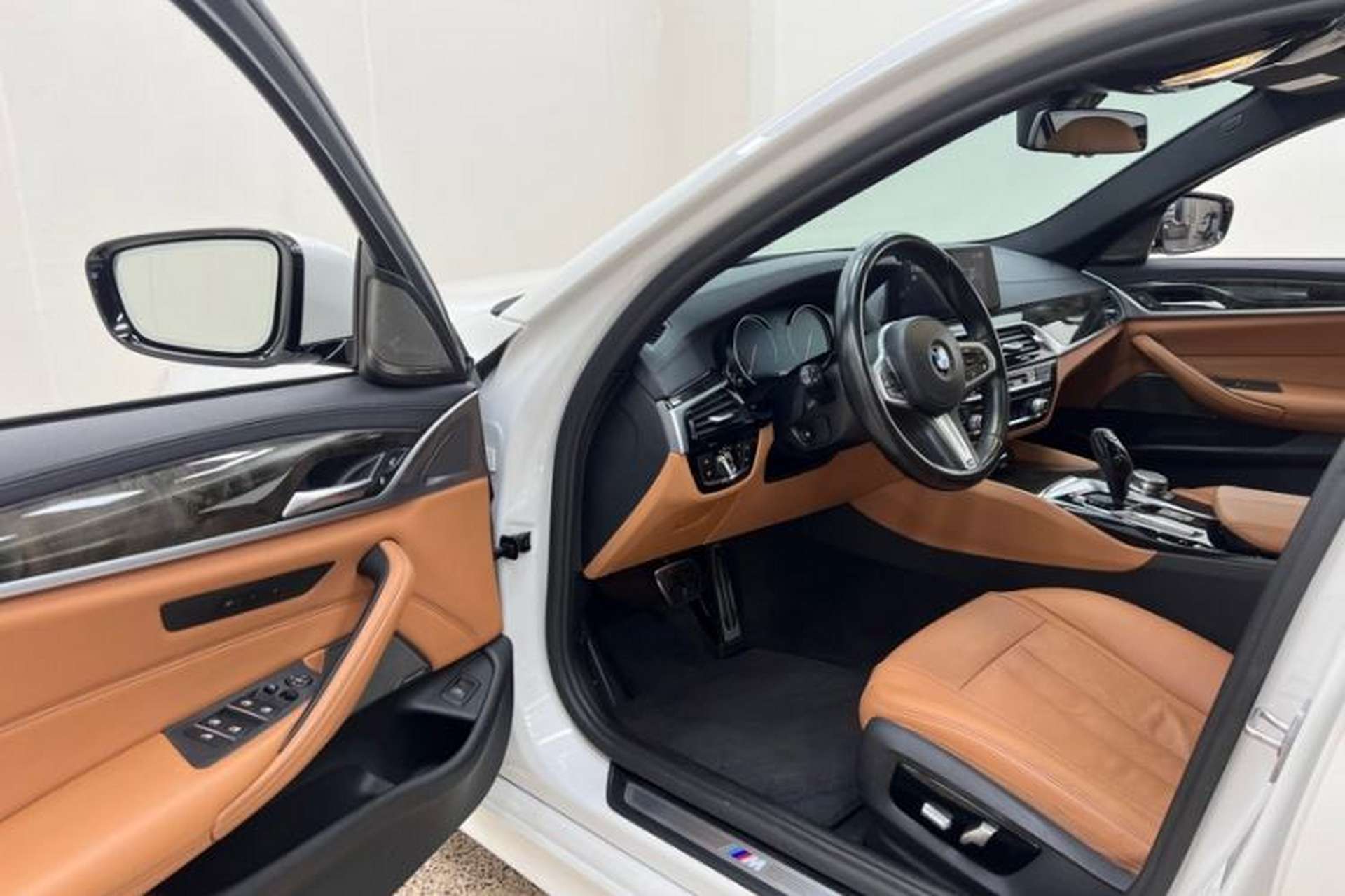 Used BMW 5 Series 2018 530Li Luxury Edition M Sport Package Interior 10