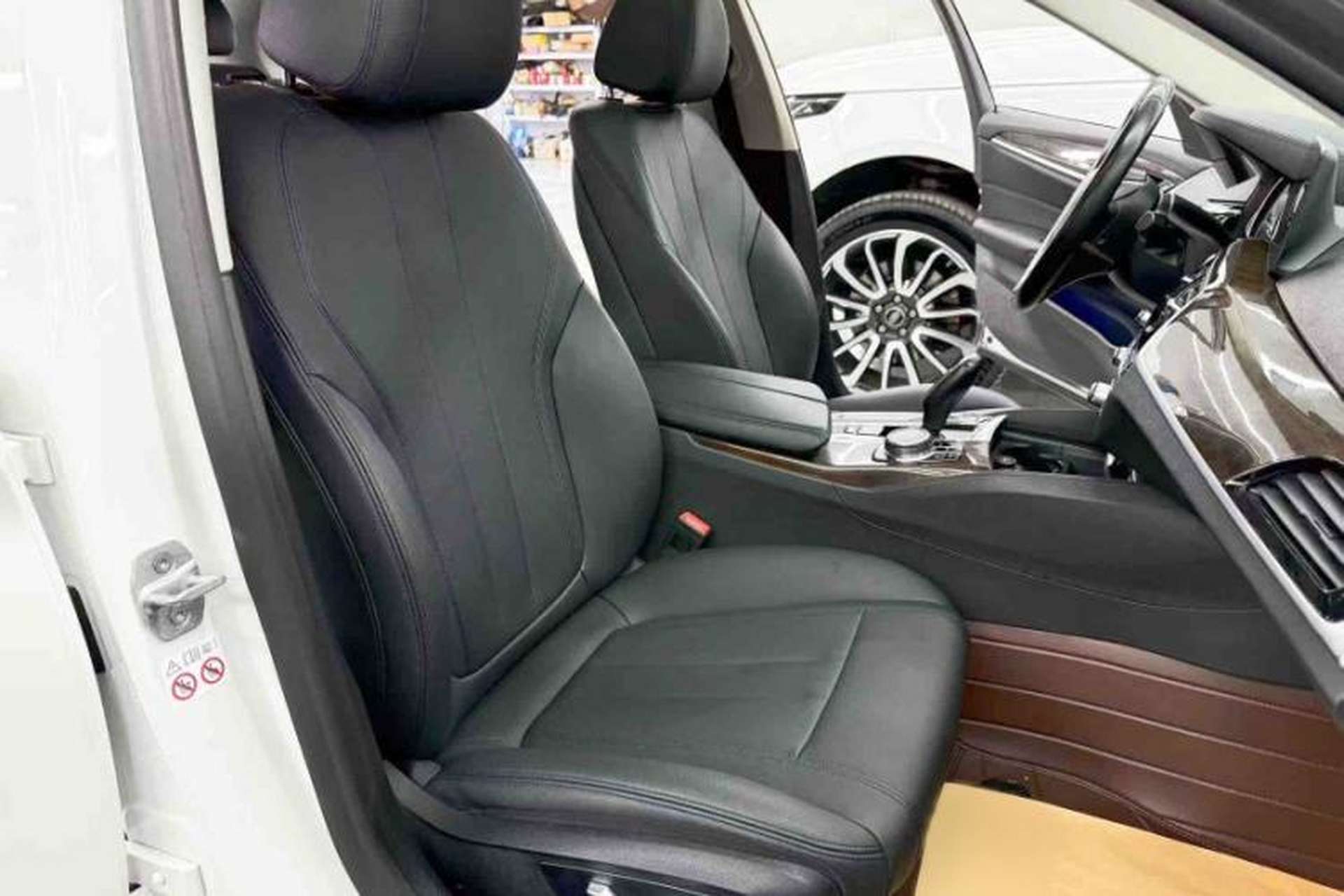 Used BMW 5 Series 2018 525Li Luxury Package Interior 10