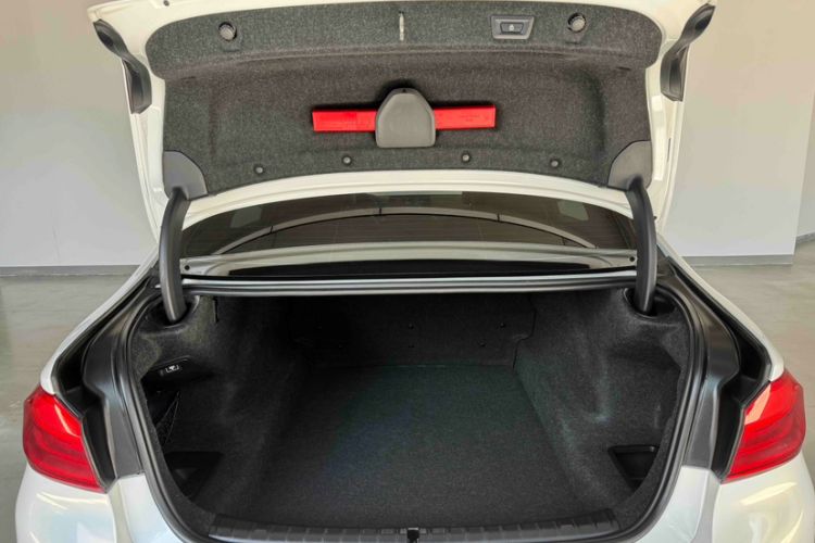 Used BMW 5 Series 2018 Facelifted 530Li xDrive M Sport Package Interior 11