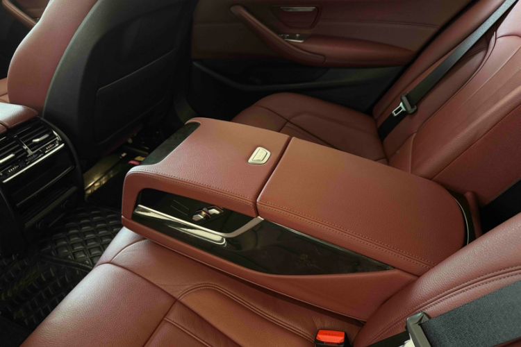 Used BMW 5 Series 2018 Facelifted 530Li xDrive M Sport Package Interior 12