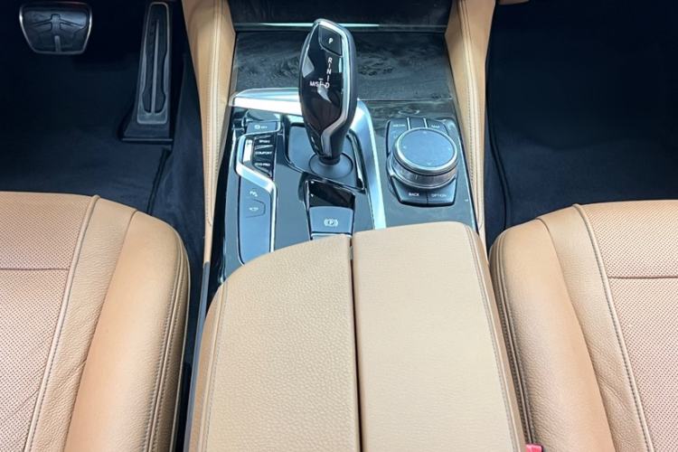 Used BMW 5 Series 2018 530Li Luxury Edition M Sport Package Interior 12