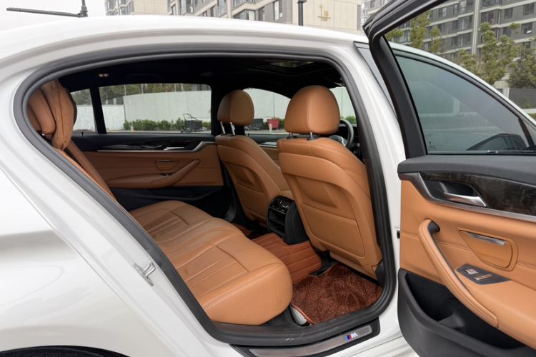 Used BMW 5 Series 2018 530Li Leading Model M Sport Package Interior 12