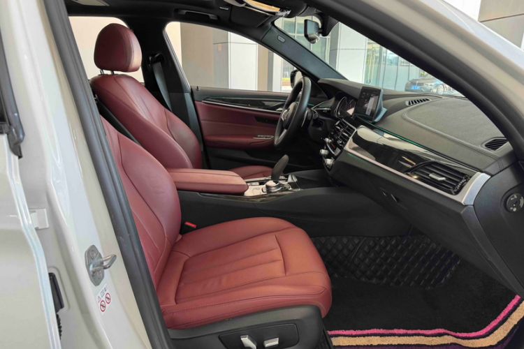 Used BMW 5 Series 2018 Facelifted 530Li xDrive M Sport Package Interior 13
