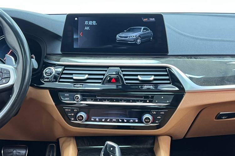 Used BMW 5 Series 2018 530Li Luxury Edition M Sport Package Interior 14