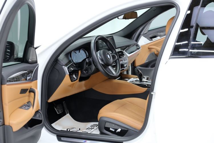 Used BMW 5 Series 2018 Restyled 530Li Luxury Edition M Sport Package Interior 2