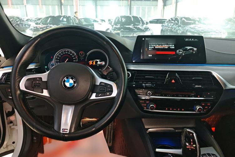 Used BMW 5 Series 2018 525i M Sport Package Interior 2