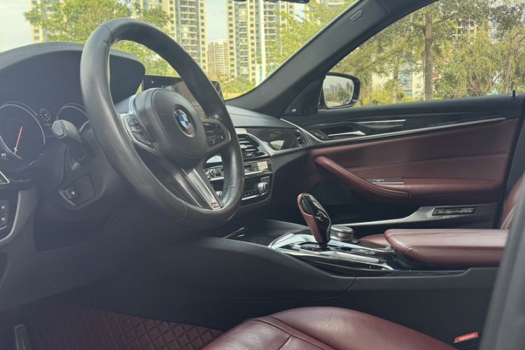 Used BMW 5 Series 2018 Facelifted 530Li xDrive M Sport Package Interior 2