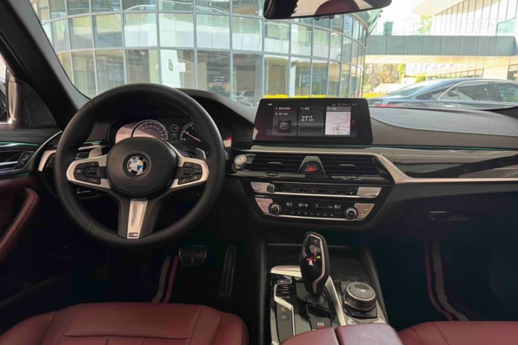 Used BMW 5 Series 2018 Facelifted 530Li xDrive M Sport Package Interior 2