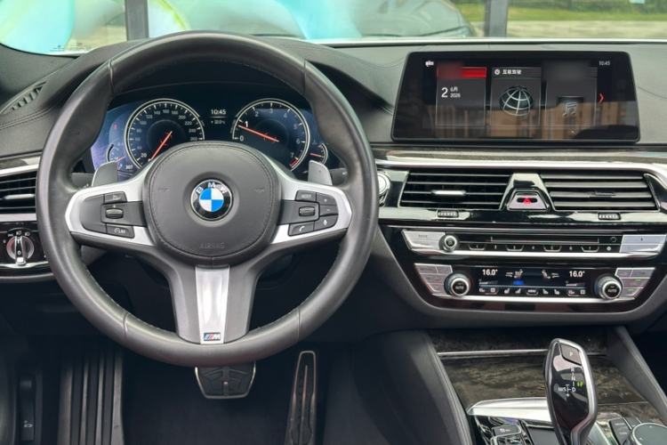 Used BMW 5 Series 2018 Restyled 530Li Luxury Edition M Sport Package Interior 2