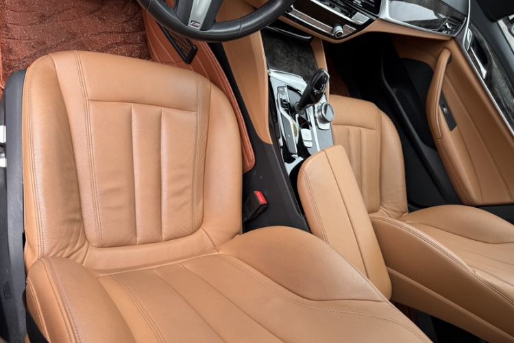 Used BMW 5 Series 2018 530Li Leading Model M Sport Package Interior 2