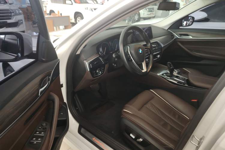 Used BMW 5 Series 2018 530Li Leading Edition Luxury Package Interior 2