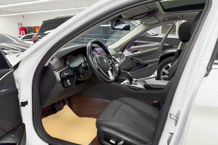 Used BMW 5 Series 2018 525Li Luxury Package Interior 2
