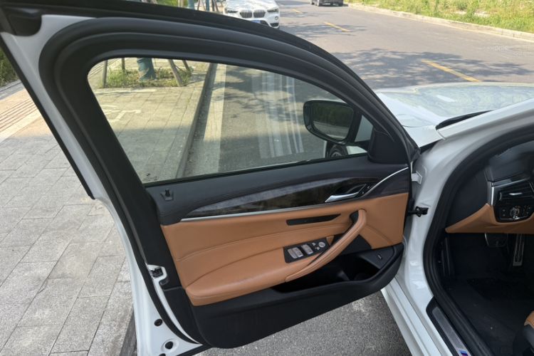 Used BMW 5 Series 2018 Restyled 530Li Leading Edition M Sport Package Interior 3