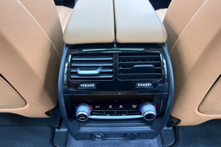 Used BMW 5 Series 2018 530Li Luxury Edition M Sport Package Interior 3