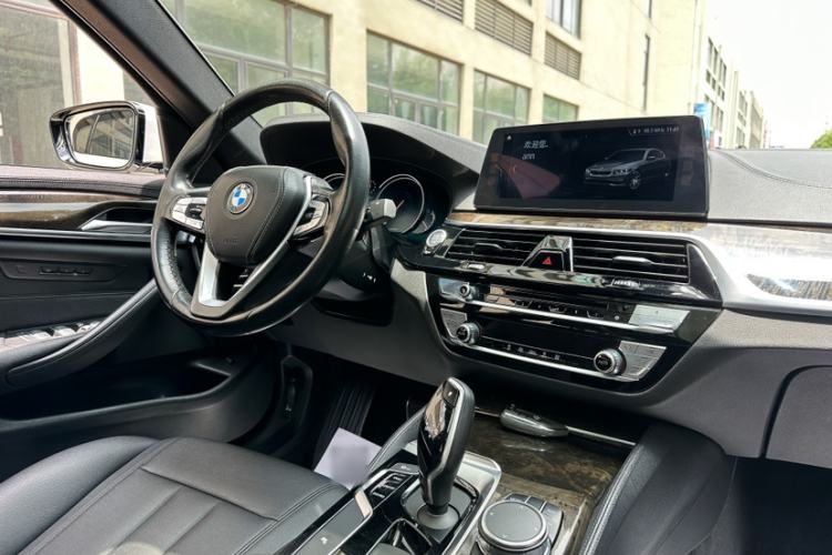 Used BMW 5 Series 2018 525Li M Sport Package Interior 3