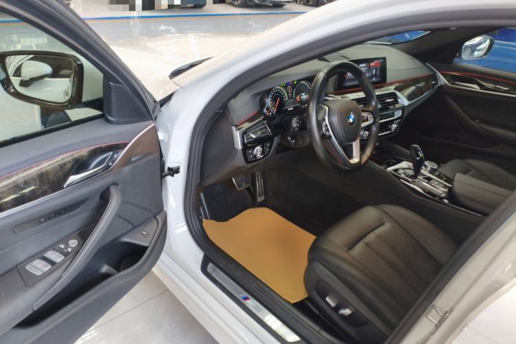 Used BMW 5 Series 2018 525Li M Sport Package Interior 3