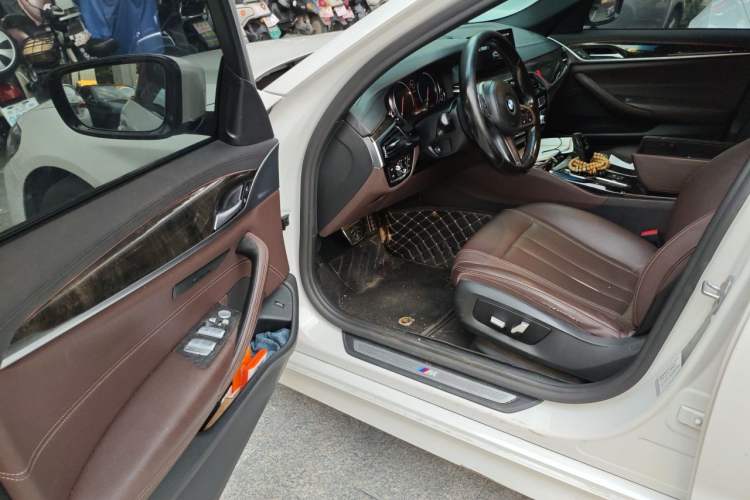 Used BMW 5 Series 2018 525Li M Sport Package Interior 3
