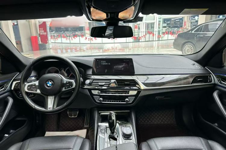 Used BMW 5 Series 2018 525Li M Sport Package Interior 3