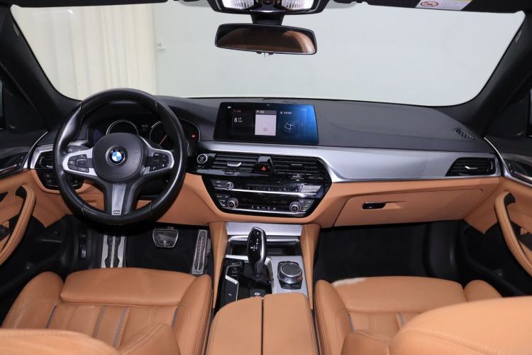 Used BMW 5 Series 2018 525i M Sport Package Interior 3