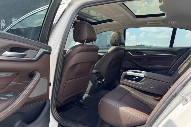 Used BMW 5 Series 2018 Facelifted 530Li Luxury Edition Premium Package Interior 3