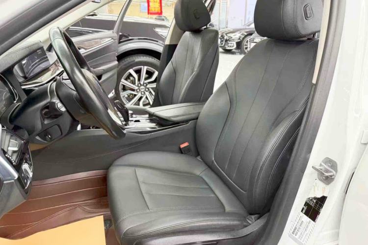 Used BMW 5 Series 2018 525Li Luxury Package Interior 3