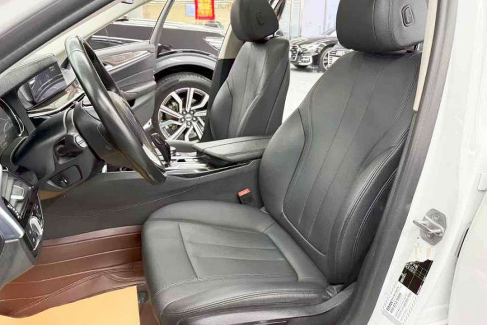 Used BMW 5 Series 2018 525Li Luxury Package Interior 3