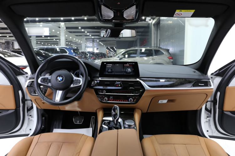 Used BMW 5 Series 2018 Restyled 530Li Luxury Edition M Sport Package Interior 4