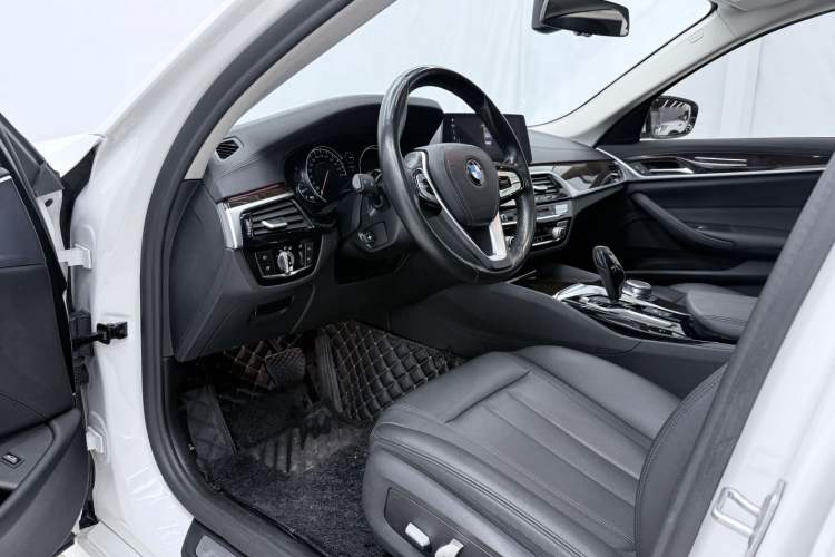 Used BMW 5 Series 2018 525Li Luxury Package Interior 4