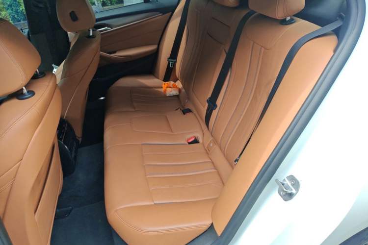 Used BMW 5 Series 2018 525i M Sport Package Interior 4