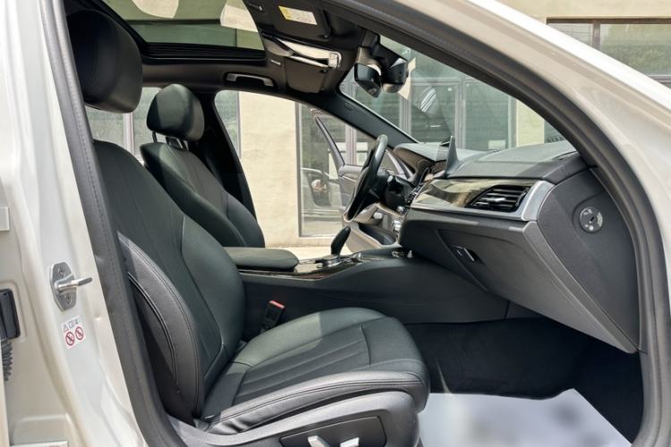 Used BMW 5 Series 2018 525Li M Sport Package Interior 4