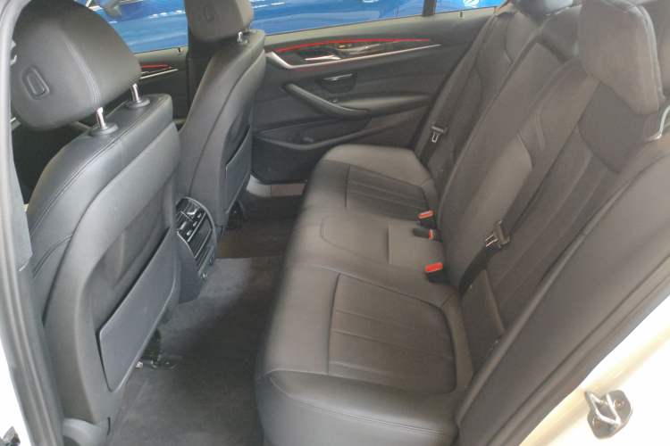 Used BMW 5 Series 2018 525Li M Sport Package Interior 4