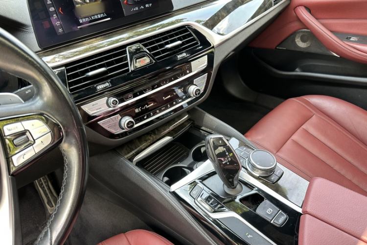 Used BMW 5 Series 2018 Restyled 530Li Leading Edition M Sport Package Interior 4