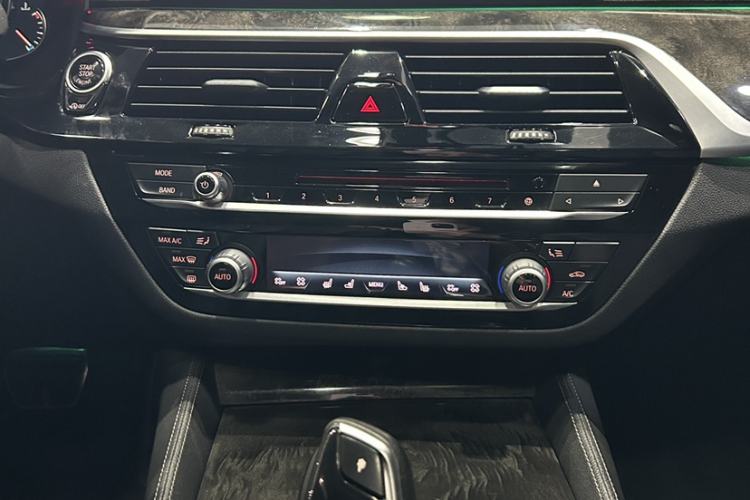 Used BMW 5 Series 2018 530Li Luxury Edition M Sport Package Interior 4