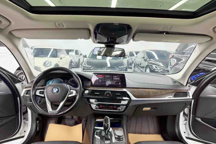 Used BMW 5 Series 2018 525Li Luxury Package Interior 4