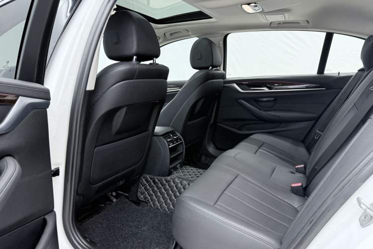 Used BMW 5 Series 2018 525Li Luxury Package Interior 5