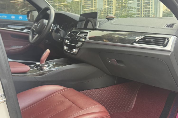 Used BMW 5 Series 2018 Facelifted 530Li xDrive M Sport Package Interior 5