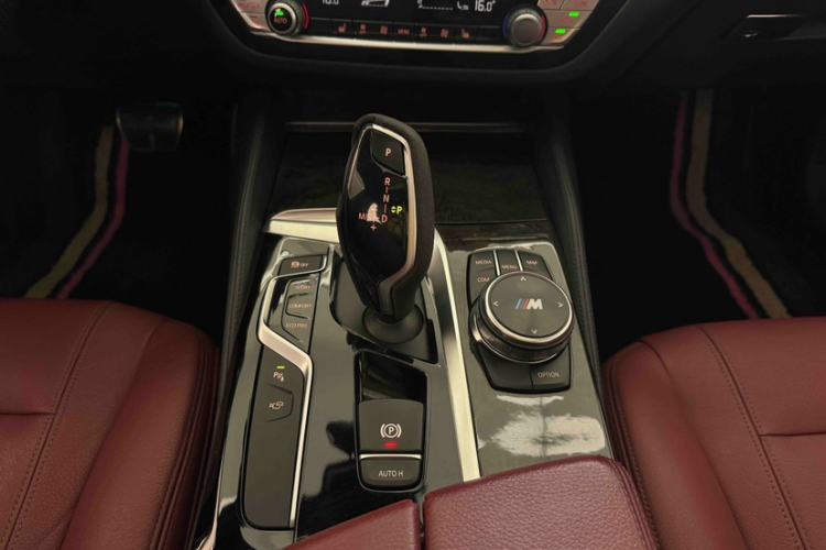 Used BMW 5 Series 2018 Facelifted 530Li xDrive M Sport Package Interior 5