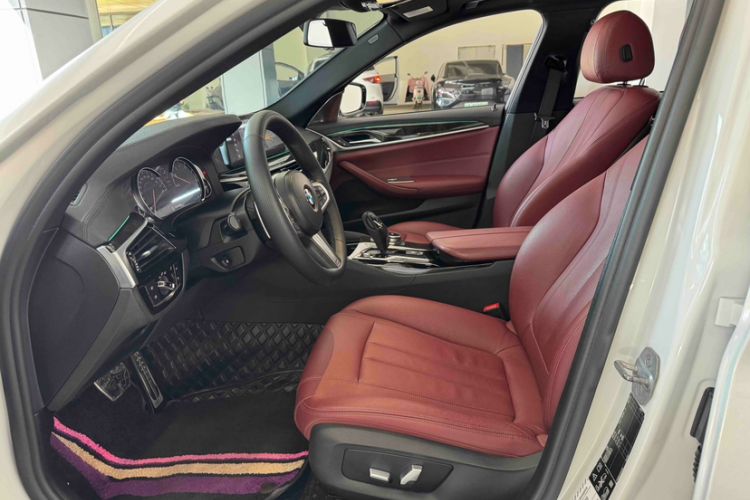 Used BMW 5 Series 2018 Facelifted 530Li xDrive M Sport Package Interior 6