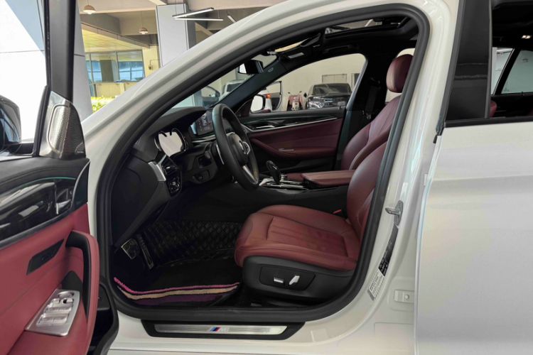 Used BMW 5 Series 2018 Facelifted 530Li xDrive M Sport Package Interior 7