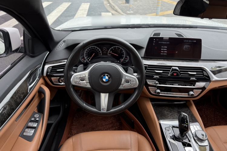 Used BMW 5 Series 2018 530Li Leading Model M Sport Package Interior 8